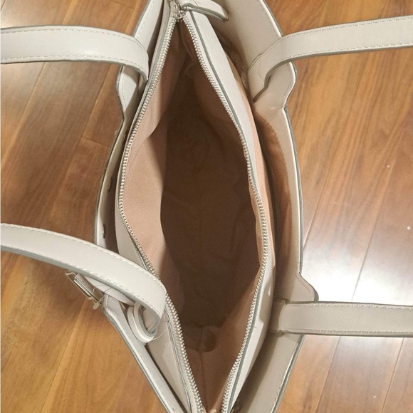 NWT white Nine West handbag. - Picture 10 of 10